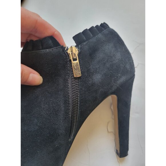 Banana Republic Sydney ruffle bootie Size 7.5 Office Wear Date Night Modern City - Picture 6 of 9